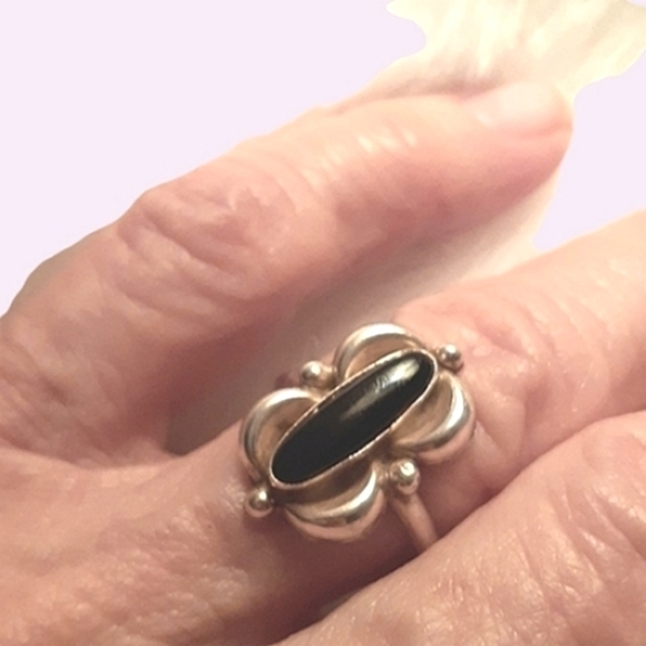 Vtg. STERLING SILVER Ring - size 9 - Picture 1 of 5